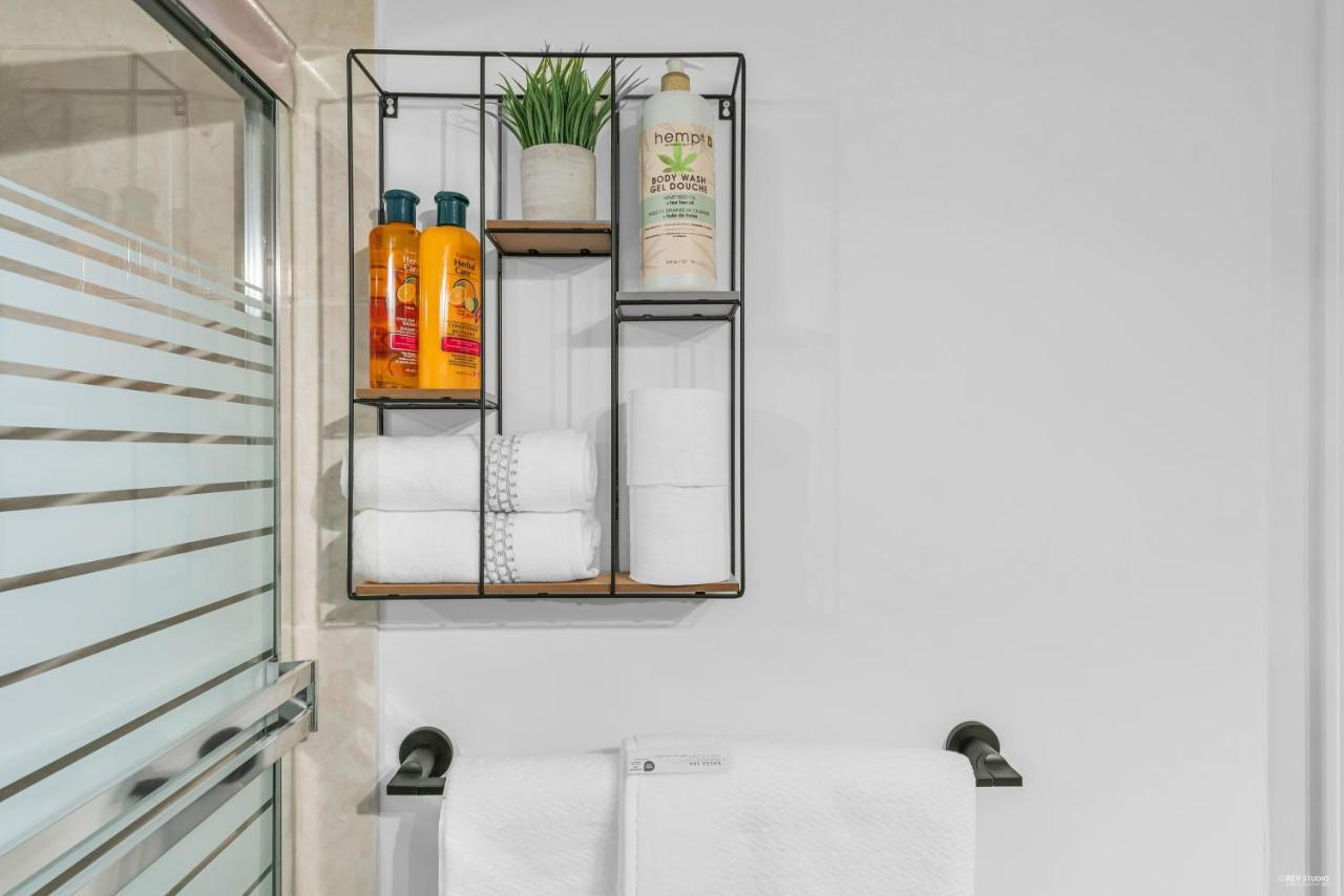 1-Br Condo In Downtown Coal Harbour With Parking And City Views Vancouver Bagian luar foto