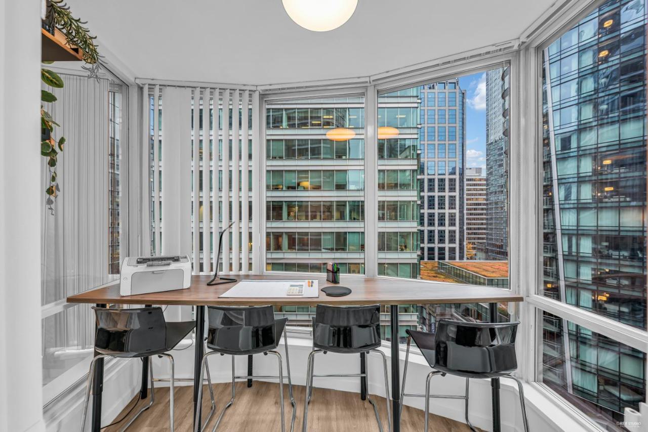 1-Br Condo In Downtown Coal Harbour With Parking And City Views Vancouver Bagian luar foto